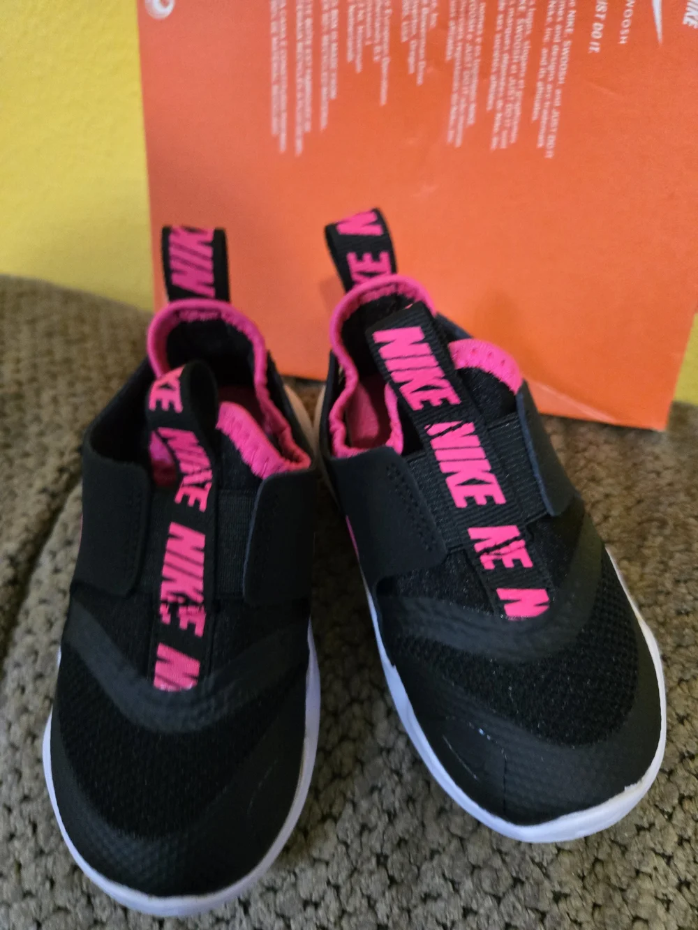 Nike Kids' Black and Pink Slip-On Running Shoes Nwb Sz 6  Flex Runner
